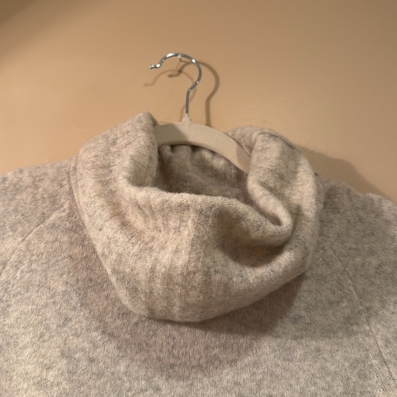 The Original Aritzia Gray Turtleneck‎ Sweater - Picture 8 of 8